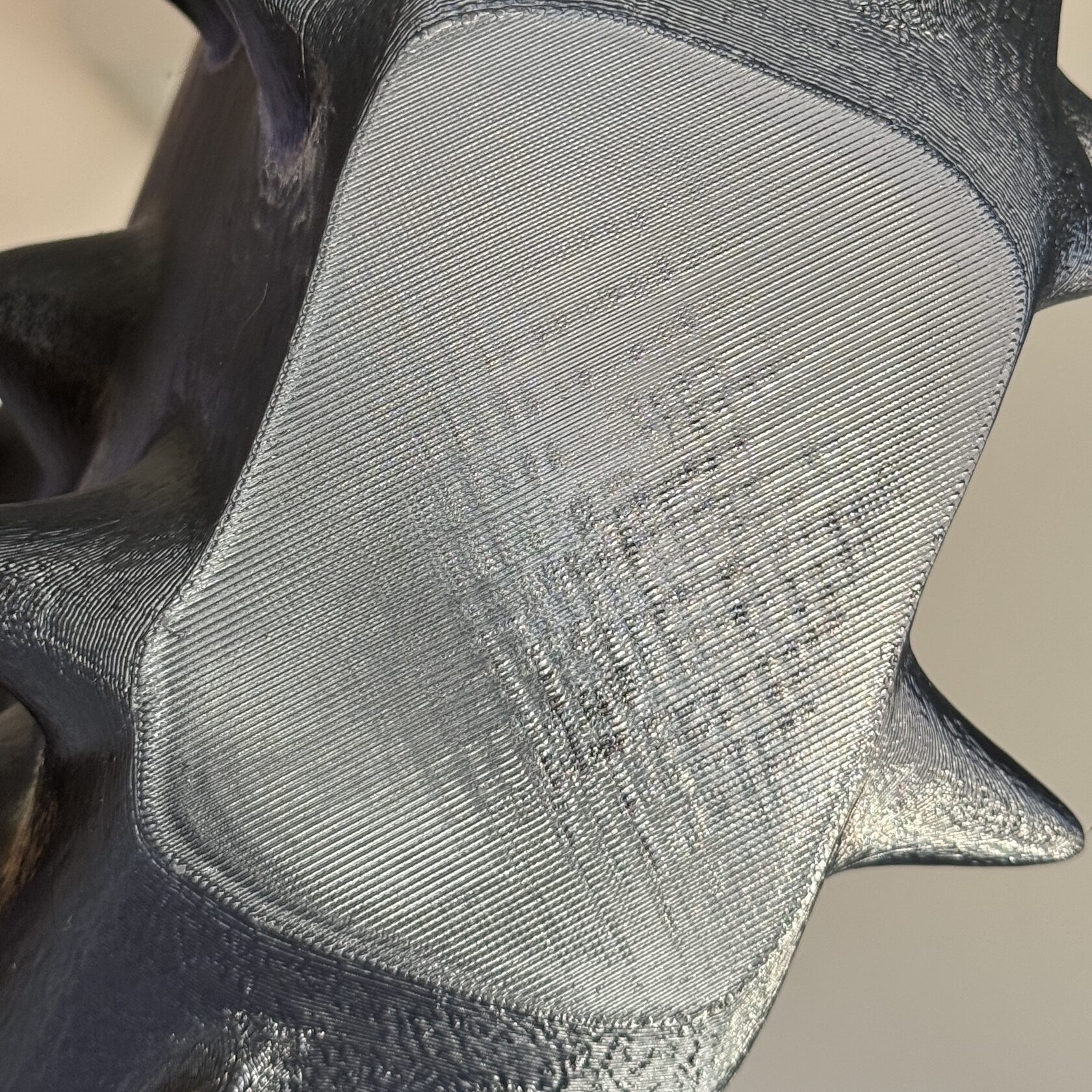 zinka — хромированная фактура крупным планом