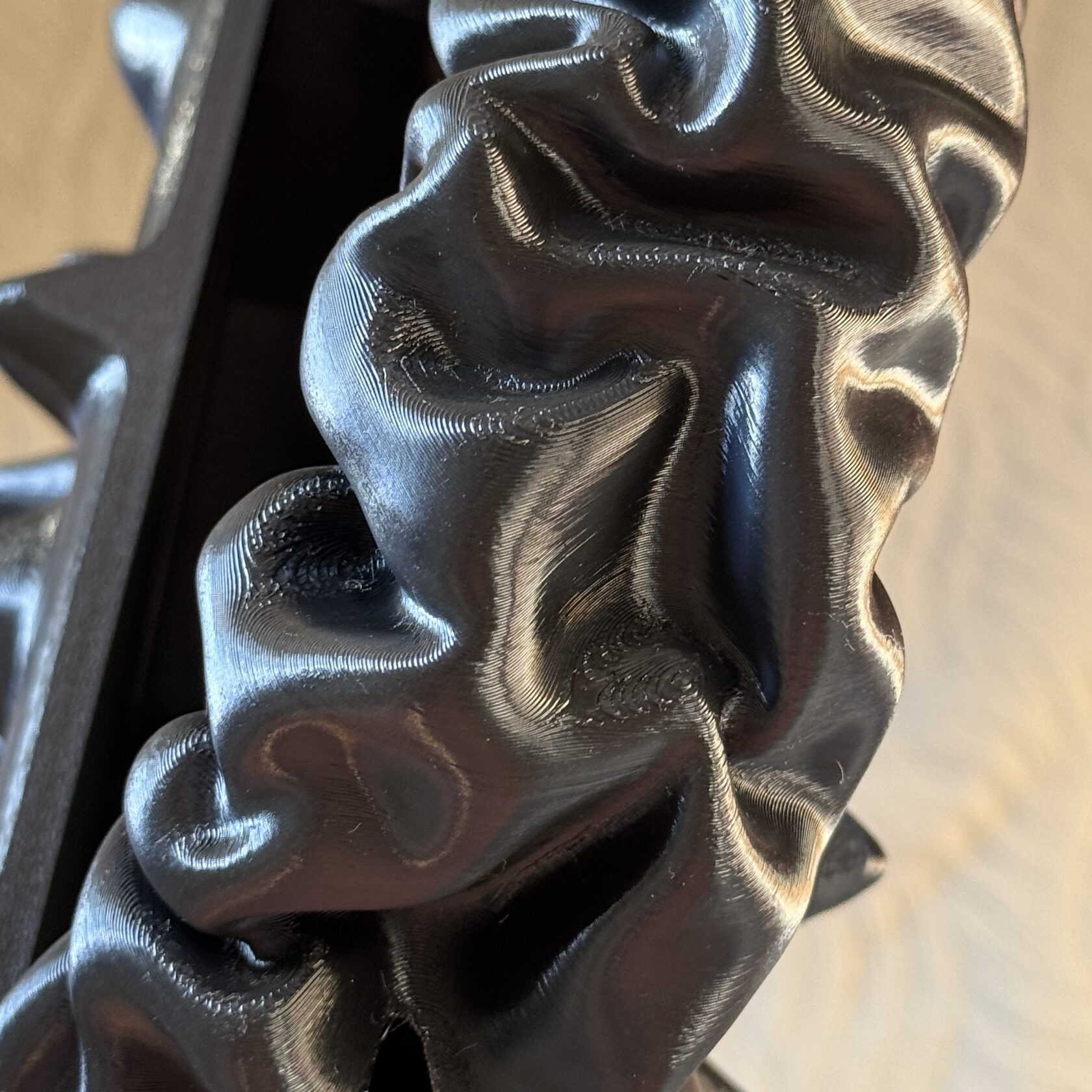 zinka — волнообразный рельеф пластика